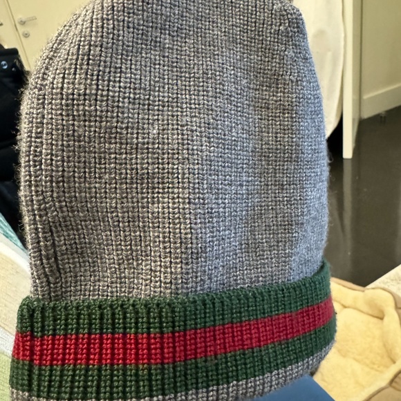 Gucci Gray Knit Hat with Signature Stripes - Picture 3 of 3